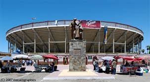 En la Monumental Plaza México, con un Enrique Ponce que cortó dos orejas y salió a hombros, mientras que los mexicanos Juan Pablo Sánchez, con una oreja en el séptimo de regalo, y Juan Pablo Llaguno, obtuvieron saludos y ovaciones.